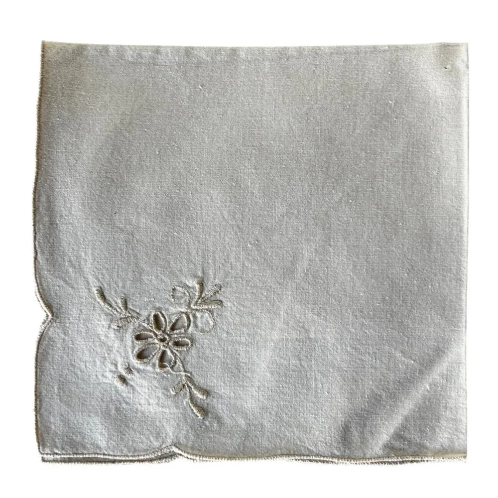8 Pale Pink Embroidered Cotton Napkins Cutwork  Scalloped Edges 15.25x15.25